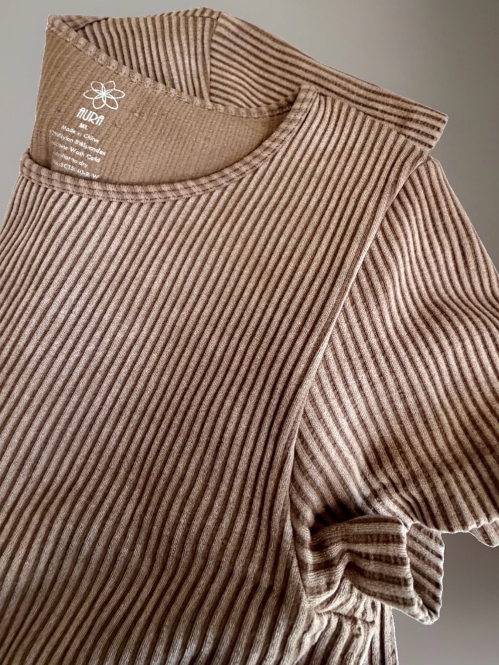Aura Brown Short Sleeve Crop Top Size M L Ribbed Stretch Fitted Khaki Tan Shirt